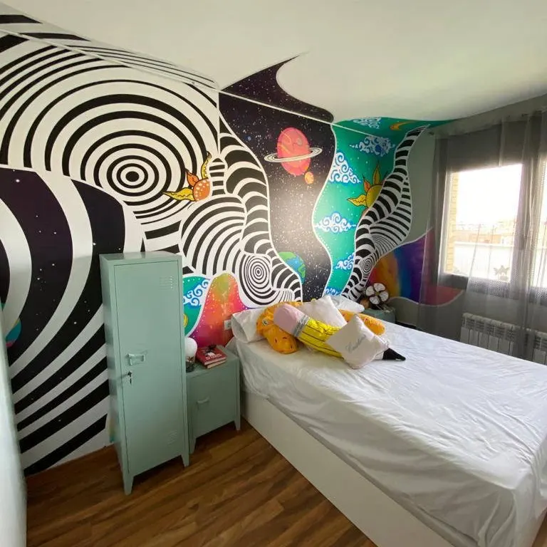 Habitación decorada con vinilo mural