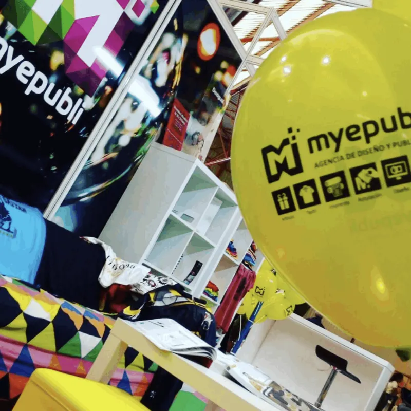 Showroom de Myepubli con muestras de producto personalizado
