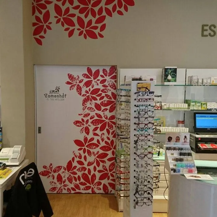 Interior de óptica personalizado con vinilo decorativo